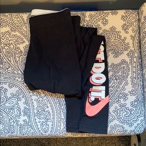 NIKE black leggings “just do it” Small